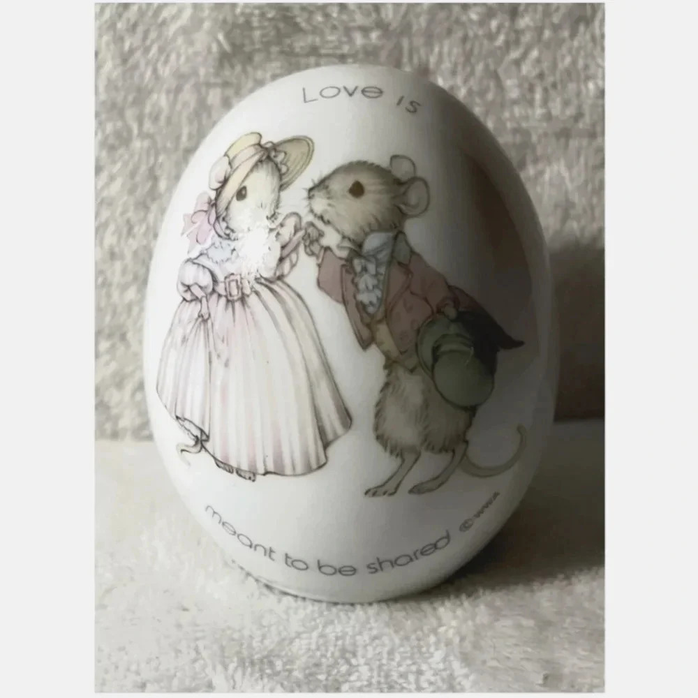 TINY TALK 1976 Porcelain Egg 🥚 Perfect condition Love is meant to be shared